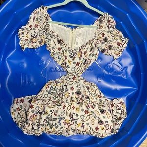 BRAND NEW Floral flowy Dress